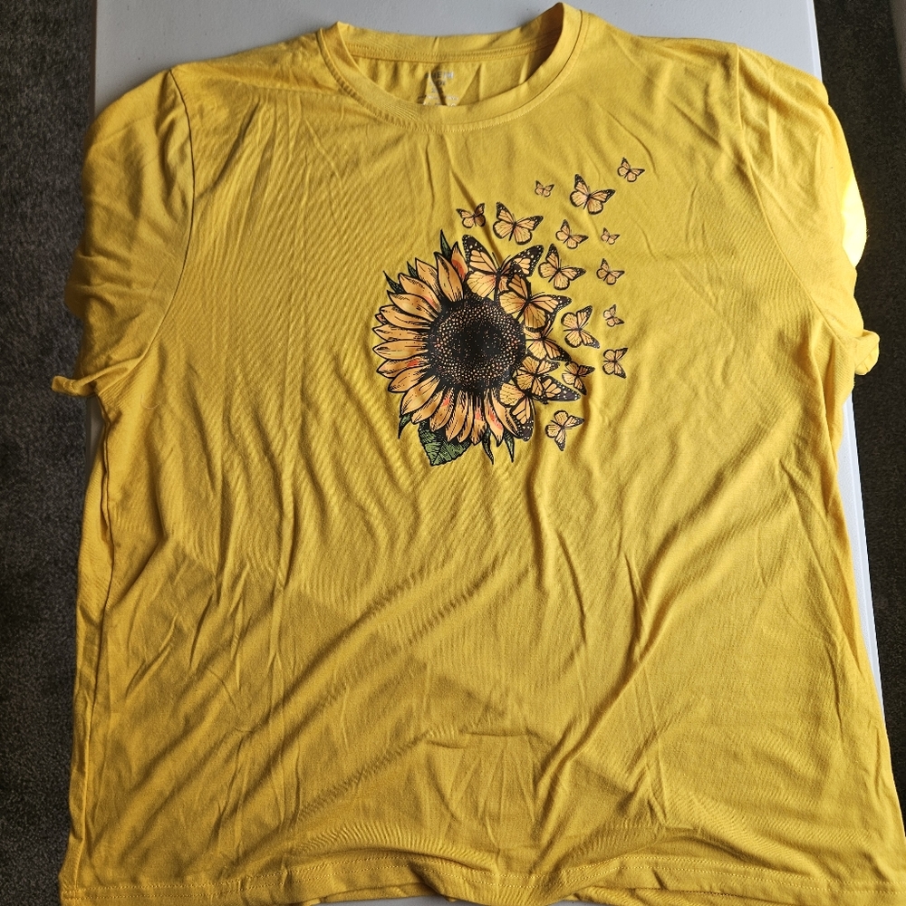 SHEIN Curve Women's 2XL Yellow Sunflower amd Butterflies Short Sleeve T-shirt